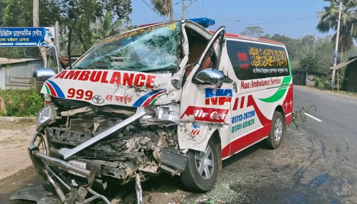 লাশ নিয়ে ফেরার পথে অ্যাম্বুলেন্স-ট্রাক মুখোমুখি সংঘর্ষ