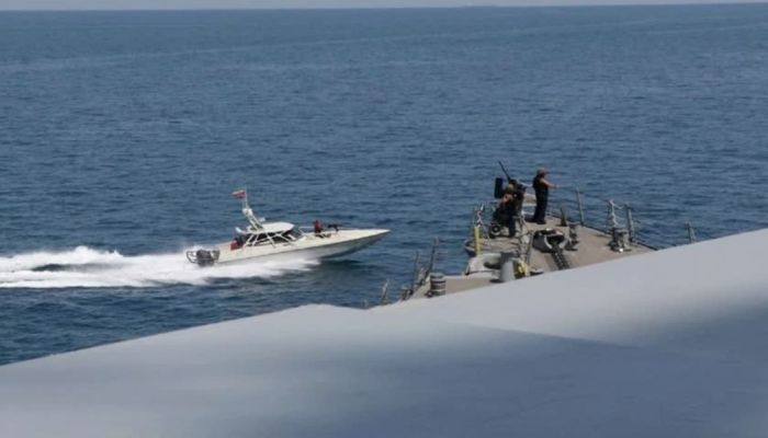 যুক্তরাষ্ট্রের পতাকাবাহী জাহাজকে ‘ধাওয়া’ দিল ইরান