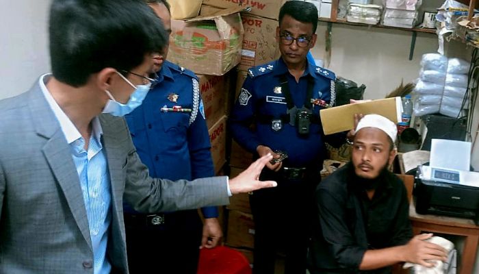 নির্বাচনী সীল জালিয়াতি চক্রে অভিযান: প্রিন্টিং প্রেস মালিক আটক