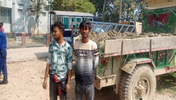 দৌলতপুরে অবৈধ মাটি উত্তোলন বন্ধে অভিযান, ট্রলি জব্দ ও জরিমানা