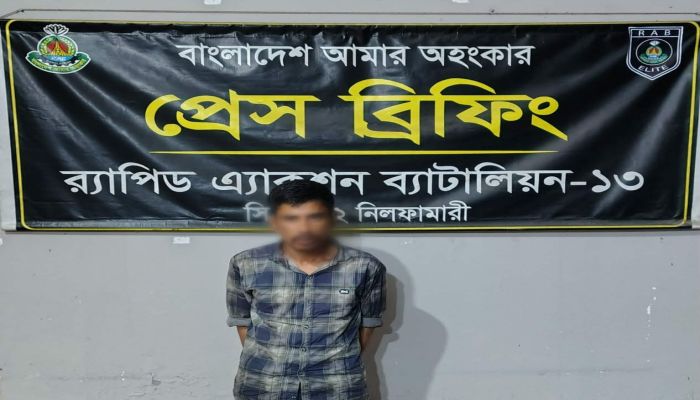 ঈদের বাজারে পকেটমার ধরা, টাকা উদ্ধার