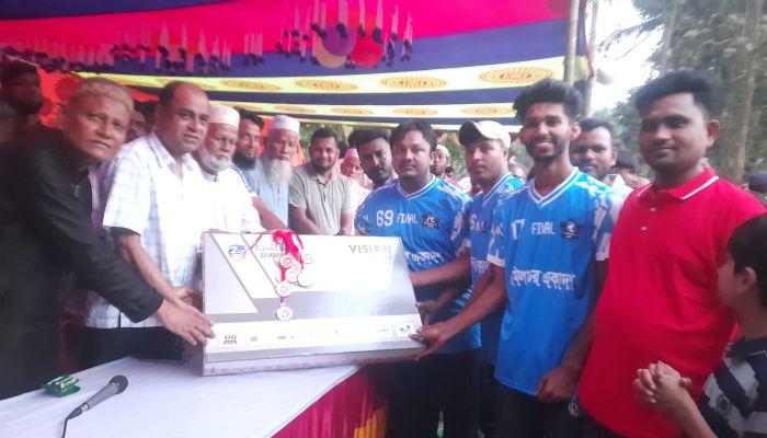 মরহুম ছলিম উল্লাহ লাভলু স্বৃতি টিভি কাপ ক্রিকেট টুর্নামেন্ট ফাইনাল খেলার পুরুস্কার বিতরণ