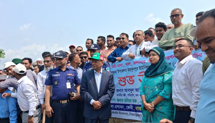 ফেনীর দাগনভূঞায় খাল খনন কর্মসূচি উদ্বোধনকালে মন্ত্রী আবদুল আউয়াল মিন্টু - খাল খনন কৃষি স্বনির্ভর ও অর্থনীতিতে বিপ্লব ঘটাবে