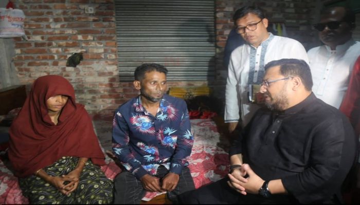 সীতাকুণ্ডে ‘শিশু ইরা হত্যাকাণ্ডে কঠোর ব্যবস্থার আশ্বাস প্রতিমন্ত্রী মীর হেলালের’