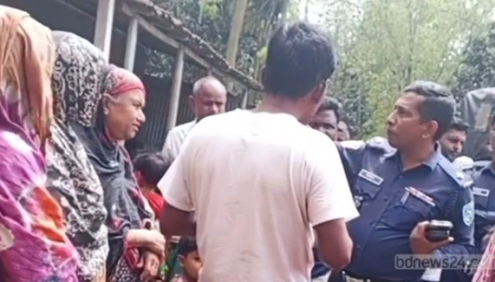 আসামি ধরতে যাওয়া পুলিশকে অবরুদ্ধ করে ‘মব’, ভিডিও ভাইরাল