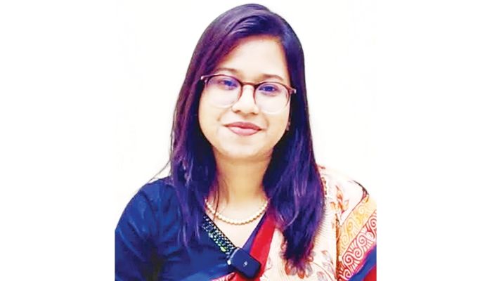 সরকারি চাকরি করেও এনসিপির যুগ্ম আহ্বায়ক ছিলেন মনিরা শারমিন