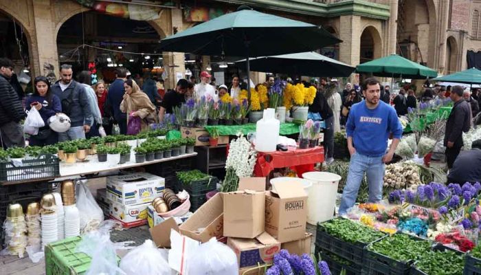 যুদ্ধের ছায়ায় নওরোজ ও ঈদের প্রস্তুতি নিচ্ছে ইরানিরা