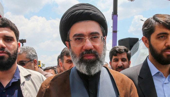 অল্পের জন্য ‘প্রাণে বেঁচেছেন’ মোজতবা খামেনি