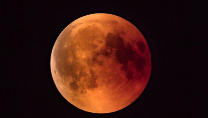বছরের প্রথম পূর্ণগ্রাস চন্দ্রগ্রহণ, দেখবেন যেভাবে  