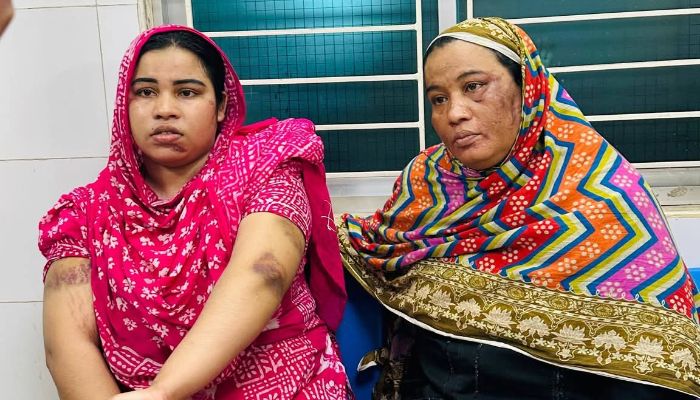 পেকুয়ায় থানার ভেতরে মা-মেয়েকে নির্যাতনের অভিযোগ, ওসিকে আদালতে তলব