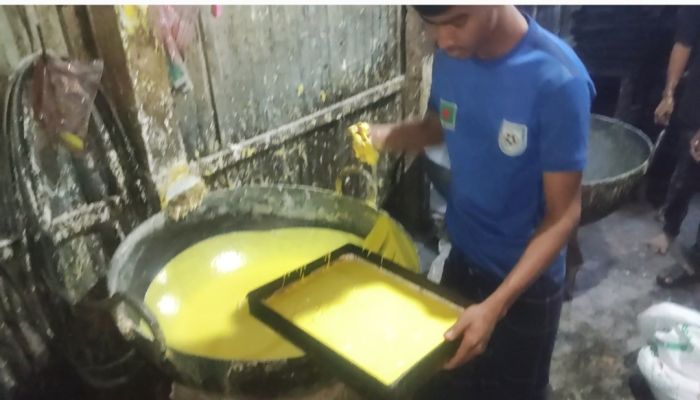 নেত্রকোনার বনোপাড়ায় ‘আল নূর বেকারি’র বিরুদ্ধে অস্বাস্থ্যকর পরিবেশে খাদ্য উৎপাদনের অভিযোগ