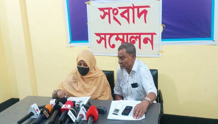 নওগাঁয় অপপ্রচারের প্রতিবাদ, মুক্তিযোদ্ধাকে ‘ভুয়া’ আখ্যা দেওয়ার অভিযোগ