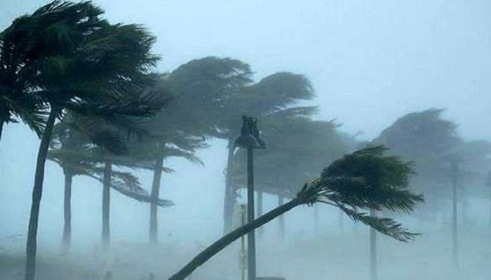 ১৩ অঞ্চলে ঝড়ের শঙ্কা, নদীবন্দরগুলোকে হুঁশিয়ারি