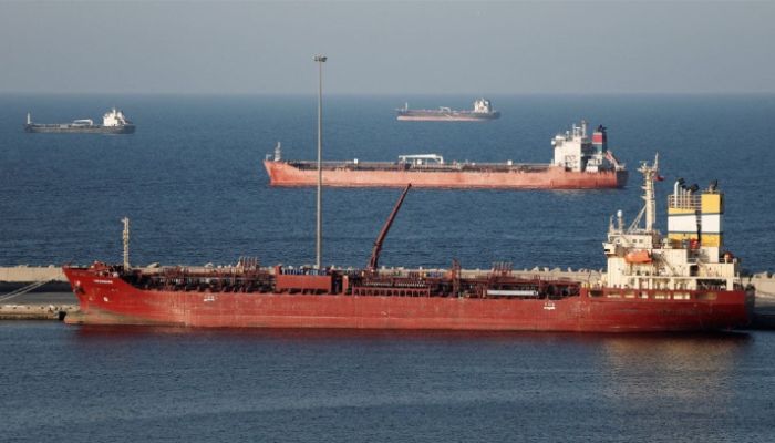 নৌ অবরোধ কার্যকর: হরমুজ থেকে ১০ জাহাজ ফিরিয়ে দিলো যুক্তরাষ্ট্র