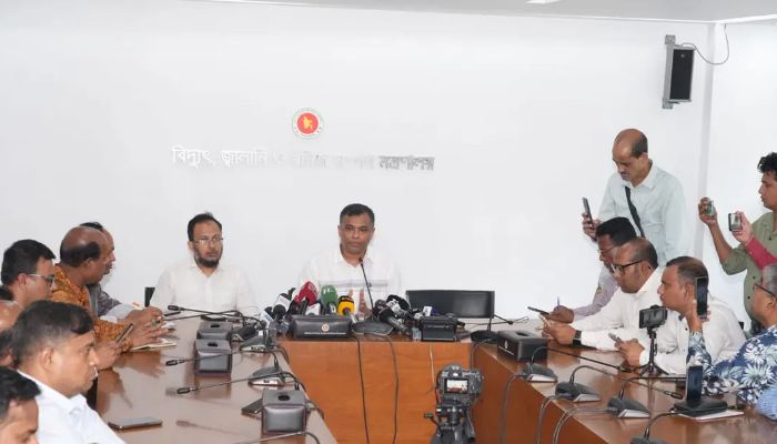 অকটেন-পেট্রোলের মজুত যথেষ্ট, দুই মাসেও কোনো সমস্যা হবে না: যুগ্ম সচিব