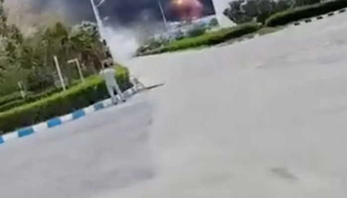 যুদ্ধবিরতির মধ্যেই ইরানের তেল শোধনাগারে হামলা