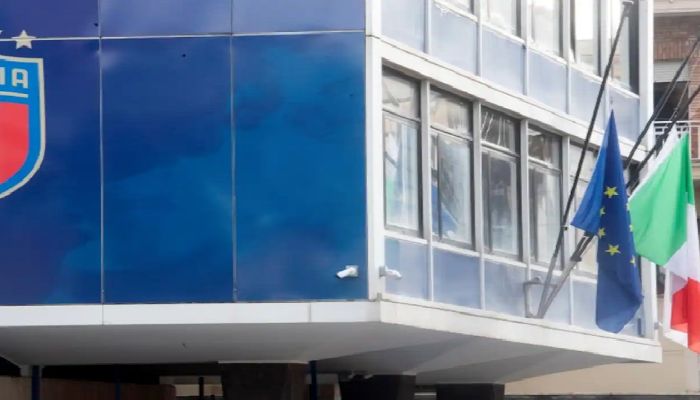 টালমাটাল ইতালির ফুটবল, ফেডারেশনে ডিম ছুড়াসহ আরও যা ঘটল