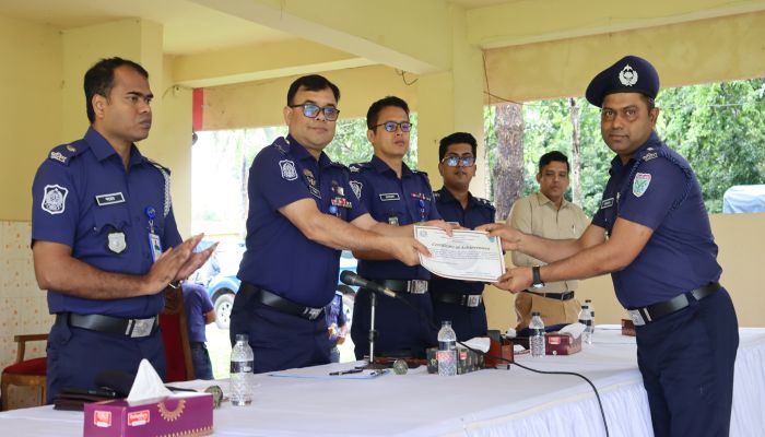বড়লেখার ওসি মনিরুজ্জামান খান মৌলভীবাজার জেলার ‘শ্রেষ্ঠ ওসি’ নির্বাচিত