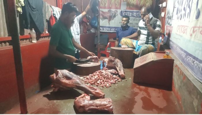 নেত্রকোনায় ‘মায়ের দোয়া গোশতের দোকান’ থেকে বিরিয়ানির দোকানে যাচ্ছে পচা-বাসি মাংস
