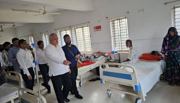মৌলভীবাজার সদর হাসপাতাল পরিদর্শনে নাসের রহমান এমপি, চিকিৎসা সেবা উন্নত করার প্রতিশ্রুতি 