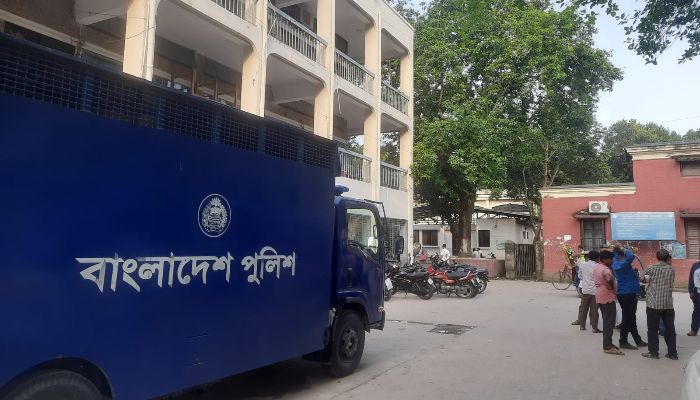 আদালতে ‘প্রক্সি আসামি’ কাণ্ড, হাজতখানায় খুলে গেল রহস্য