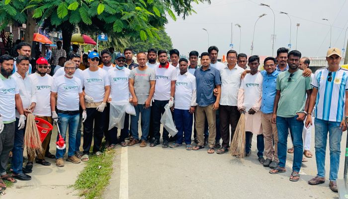 মাদারগঞ্জে যুবদলের পরিষ্কার পরিচ্ছন্নতা অভিযান