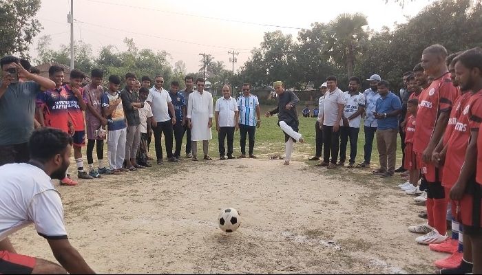 পাঁচবিবিতে ওয়ার্ড ফেস্টিভাল ফুটবল টুর্নামেন্টের চুড়ান্ত খেলা অনুষ্ঠিত 