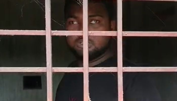 মানসিক ভারসাম্যহীন ছেলেকে নিয়ে অসহায় বাবা মা