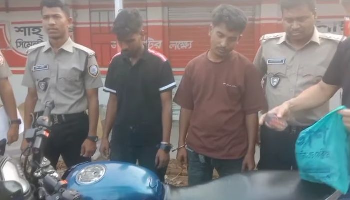 বদরগঞ্জে ইয়াবাসহ দুই মাদক কারবারি আটক