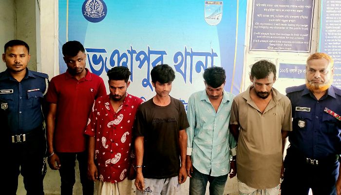 টাঙ্গাইলে ৫ ডাকাতকে আটক করে পুলিশে দিলেন এলাকাবাসী