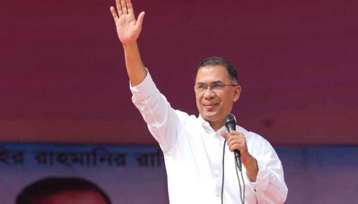দয়া করে প্রধানমন্ত্রীকে বিব্রত করবেন না