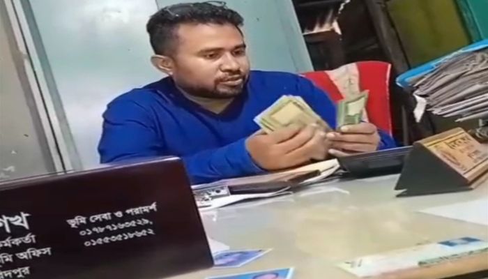 গুনে গুনে ঘু'স নেওয়া ফরিদপুরের সেই ভূমি কর্মকর্তা বর'খাস্ত