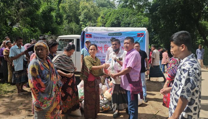 বান্দরবানে বন্যাদুর্গত ৫ শতাধিক পরিবারকে ইউপিডিএফ (গণতান্ত্রিক) এর ত্রাণ বিতরণ