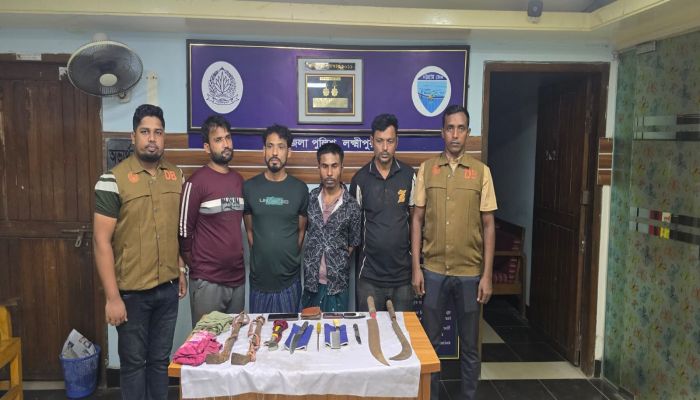 লক্ষ্মীপুরে ডাকাতির প্রস্তুতিকালে ৪ জন গ্রেফতার, মালামাল জব্দ