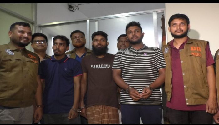 নাটোরে ডিবি পুলিশের অভিযানে ভেজাল ঔষধ কারখানা উন্মোচন, গ্রেফতার ৩