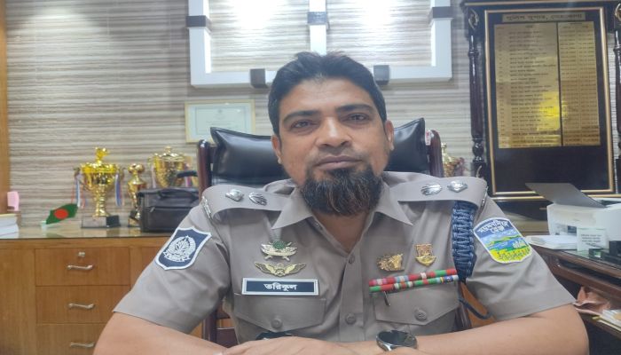 মানবিকতার এক অনন্য দৃষ্টান্ত নেত্রকোনা পুলিশ সুপার তরিকুল ইসলাম