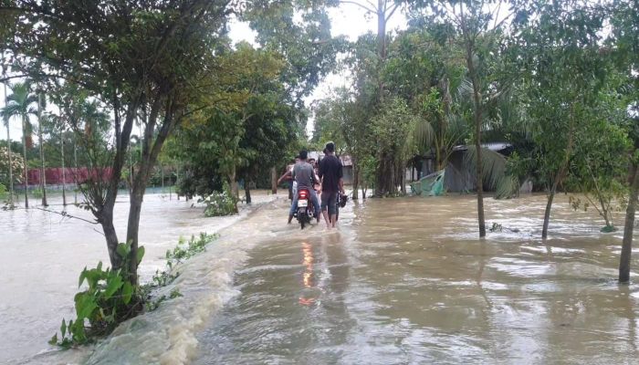 মনুনদীর বাঁধ ভেঙে ৫ ইউনিয়নের ৫০ হাজার মানুষের মানবেতর জীবন 