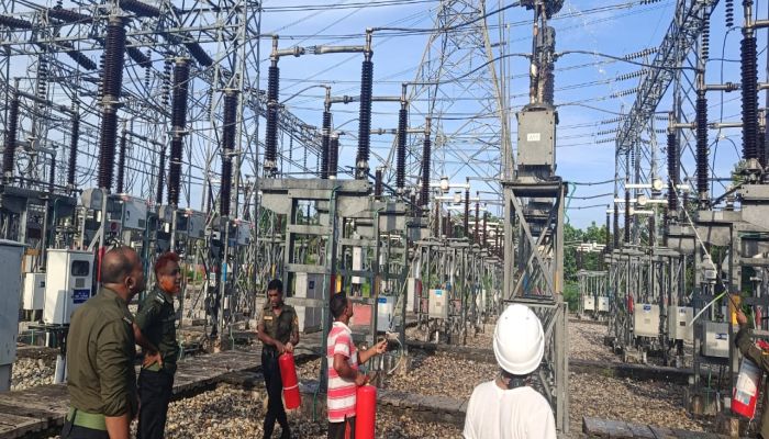 খুলনার হোগলাডাঙ্গা পাওয়ার গ্রিডে অগ্নিকাণ্ড: আনসারের তৎপরতায় এড়ানো গেল বড় দুর্ঘটনা