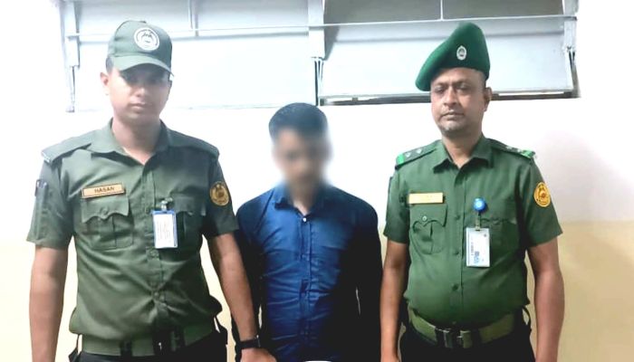 আনসারের তাৎক্ষণিক অভিযানে বাংলাদেশ মেডিকেল বিশ্ববিদ্যালয়ে চোর আটক, উদ্ধার স্বর্ণালংকার 
