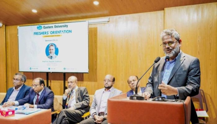 ইস্টার্ন ইউনিভার্সিটিতে ‘সামার ২০২৬’-এর নবীনবরণ অনুষ্ঠিত