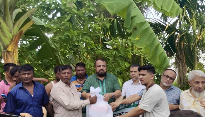 বন্যাদুর্গতদের ত্রাণ সহায়তা দিল বাংলাদেশ হিউম্যান রাইটস ফাউন্ডেশন, টেকসই বন্যা ব্যবস্থাপনায় সুপারিশ