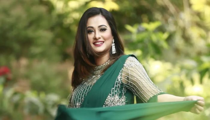 আজ পূর্ণিমার জন্মদিন, কত বছরে পা রাখলেন চিরসবুজ এই নায়িকা?