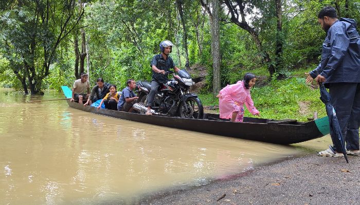 টানা বর্ষণে সাঙ্গু নদীর পানি বিপৎসীমার ওপরে, রুমায় বন্যা পরিস্থিতির অবনতি
