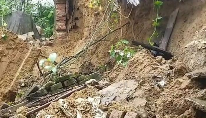 পাহাড়ধস: বান্দরবান ও কক্সবাজারে শিশুসহ সাতজনের মৃত্যু