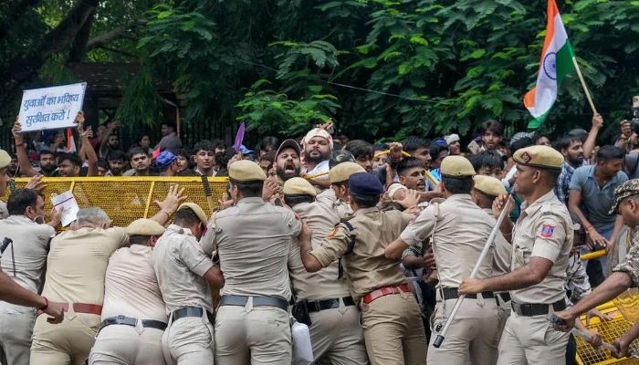 রণক্ষেত্র দিল্লি, ইন্টারনেট বন্ধ