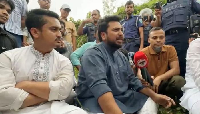 হবিগঞ্জে মামলা করবো, তারপর যাবো : নাহিদ ইসলাম
