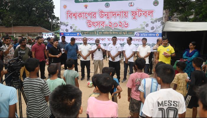 বিশ্বকাপের উন্মাদনায় কালশী বস্তিতে আনসারের ‘ফুটবল উৎসব’; স্বপ্ন ছুঁল সুবিধাবঞ্চিত শিশুরা