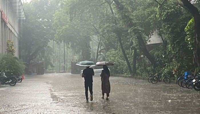 ১৫ জেলায় দুপুরের মধ্যে বজ্রবৃষ্টির আভাস