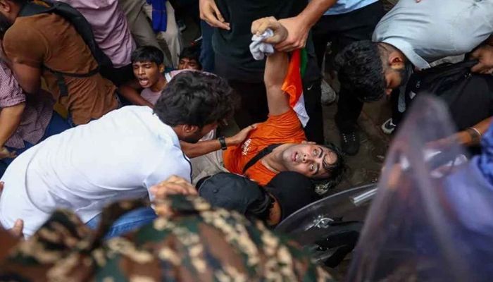 দিল্লিতে পুলিশের সঙ্গে বিক্ষোভকারীদের সংঘর্ষ, ইন্টারনেট বন্ধ