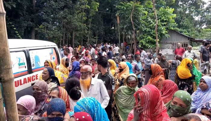 চোরের কুড়ালের আঘাতে আহত ২, চোরকে পিটিয়ে হত্যা করেছে এলাকাবাসী